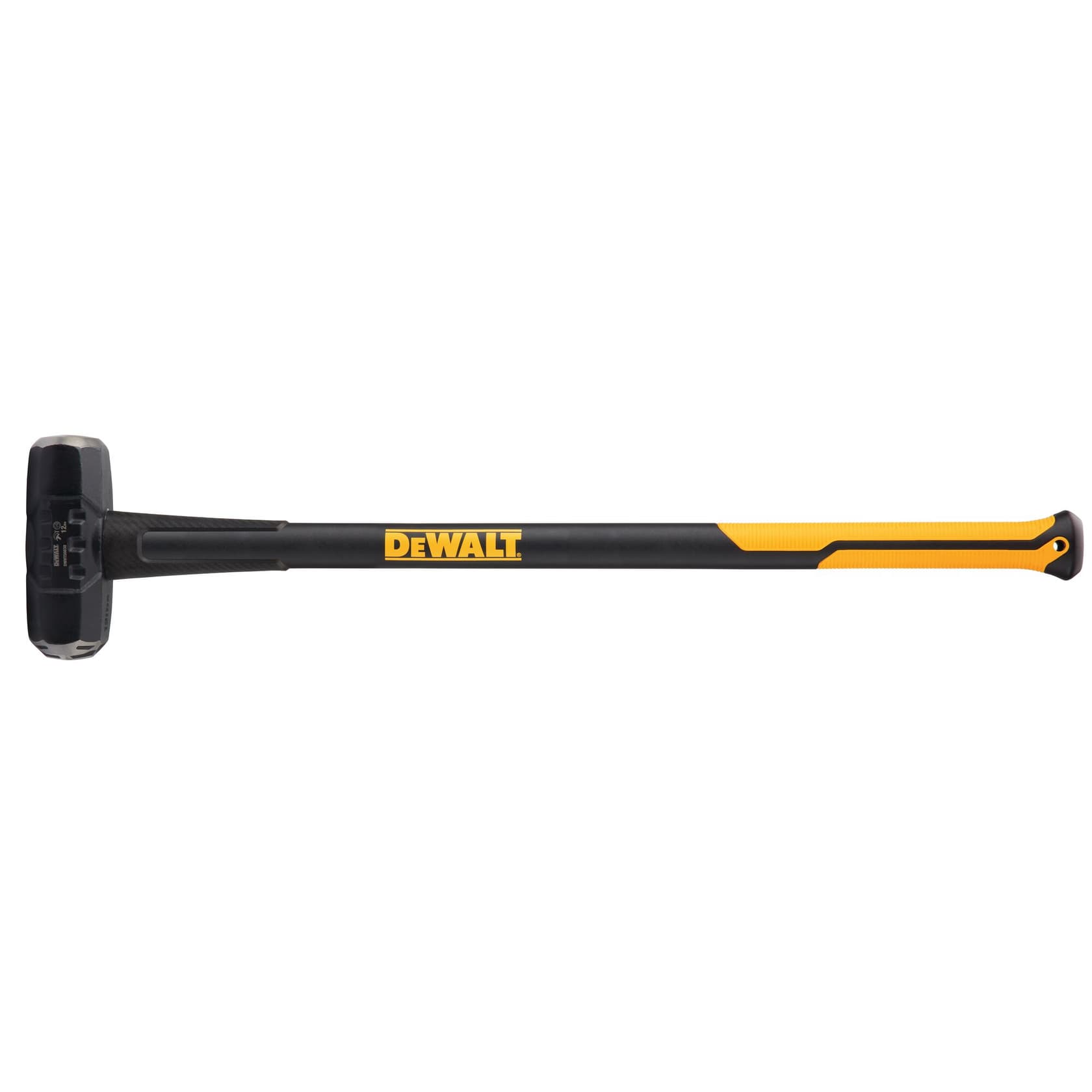 Un mazo DEWALT con mango negro y amarillo y una cabeza metálica grande, mostrado sobre fondo blanco.